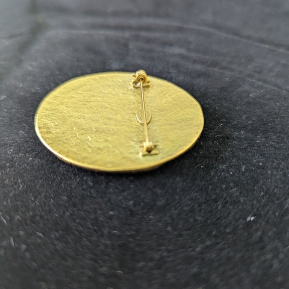 Vintage Chanel CC Medallion 94P brooch - Picture 9 of 10